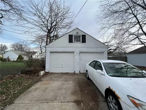 395 E 270th St, Euclid, OH 44132 photo 4