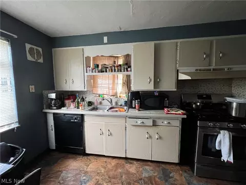 395 E 270th St, Euclid, OH 44132 photo 5
