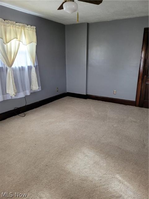 112 Parkway St, Struthers, OH 44471 photo 2