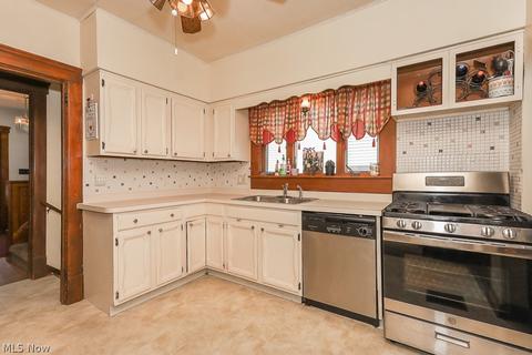 148 Eastern Heights Blvd, Elyria, OH 44035 photo 3
