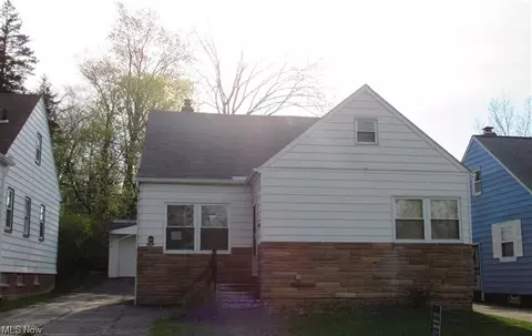 5571 Oakwood Ave, Maple Heights, OH 44137