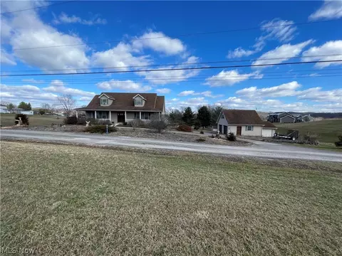 87 Amos Acres, Elizabeth, WV 26143