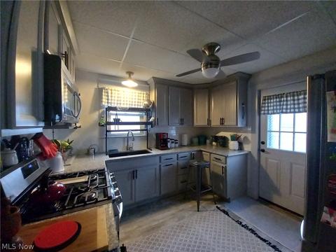 273 Sexton St, Struthers, OH 44471 photo 4