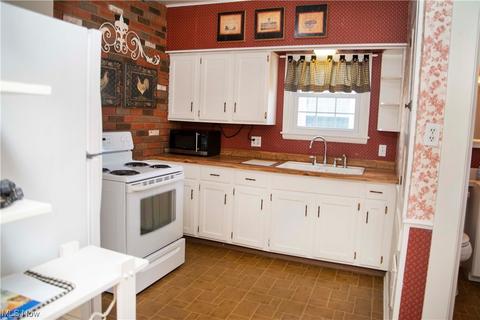 32 E Main St, Canfield, OH 44406 photo 10