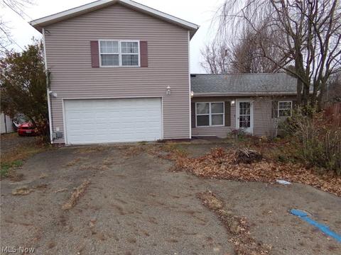 2131 Harmon St NE, Canton, OH 44705 photo 1