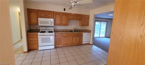 7071 E Parkview Dr, Parma, OH 44134 photo 6