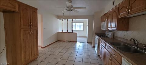7071 E Parkview Dr, Parma, OH 44134 photo 5