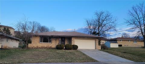 7071 E Parkview Dr, Parma, OH 44134 photo 1