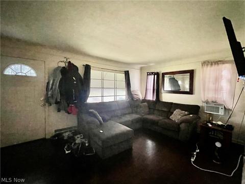 20511 Libby Rd, Maple Heights, OH 44137 photo 2