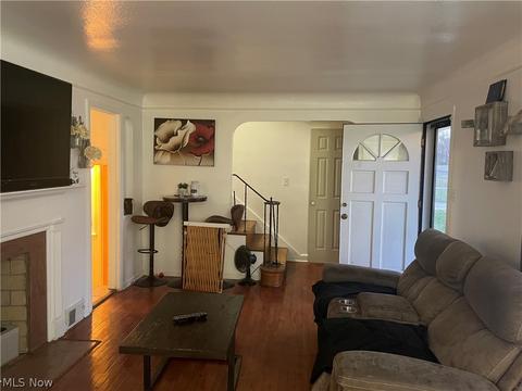 2074 E 226th St, Euclid, OH 44117 photo 2