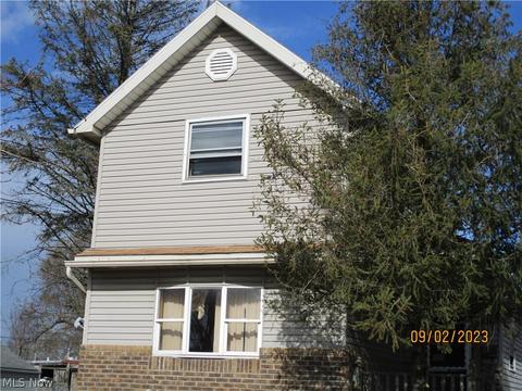 335 S Maple St, Elyria, OH 44035 photo 2