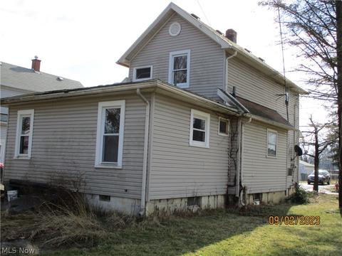 335 S Maple St, Elyria, OH 44035 photo 4