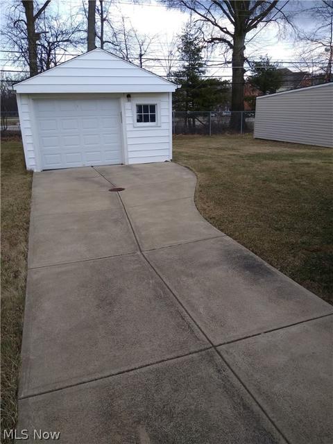 3422 Park Dr, Parma, OH 44134 photo 2