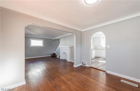 865 E 239th St, Euclid, OH 44123 photo 3