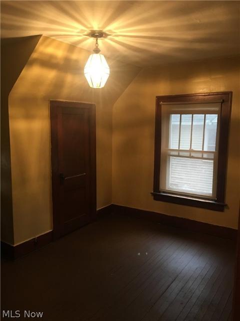 697 Blaine Ave, Akron, OH 44310 photo 9