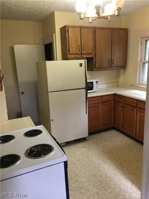 697 Blaine Ave, Akron, OH 44310 photo 6
