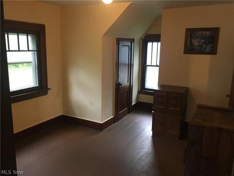 697 Blaine Ave, Akron, OH 44310 photo 11