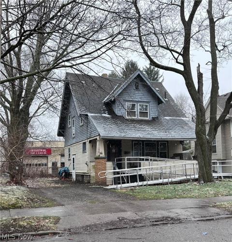 697 Blaine Ave, Akron, OH 44310 photo 1
