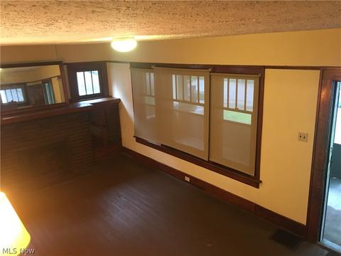 697 Blaine Ave, Akron, OH 44310 photo 3