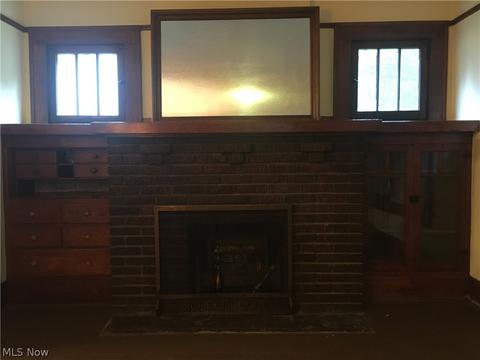 697 Blaine Ave, Akron, OH 44310 photo 4