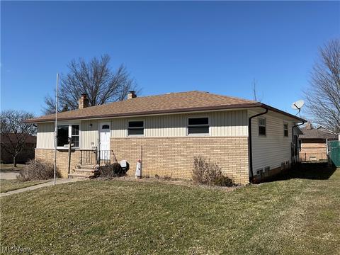6375 Goebel Dr, Parma, OH 44134 photo 2