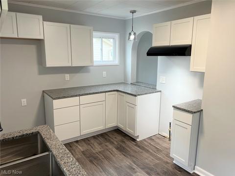 640 Gardendale Ave, Akron, OH 44310 photo 9