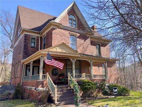 54 Pine St SE, Massillon, OH 44646 photo 1