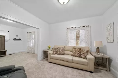 256 E Vermont Ave, Sebring, OH 44672 photo 4
