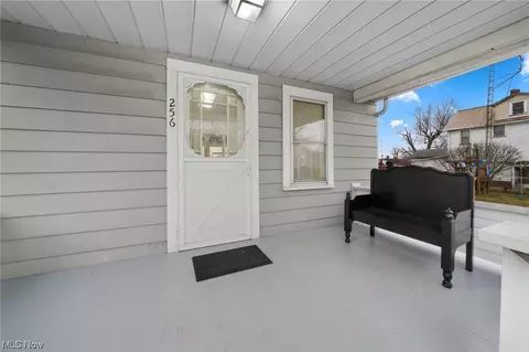 256 E Vermont Ave, Sebring, OH 44672 photo 2