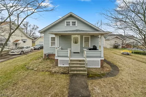 256 E Vermont Ave, Sebring, OH 44672 photo 1