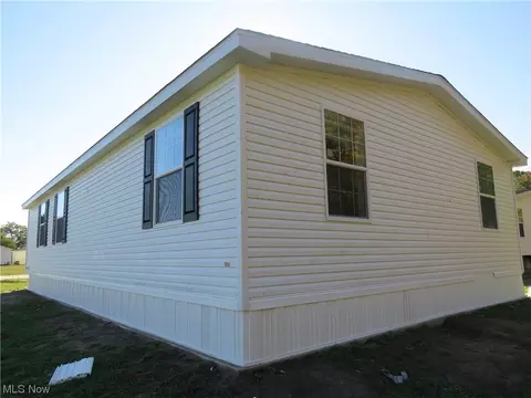 2658 Eagle Point Dr, Madison, OH 44057 photo 3