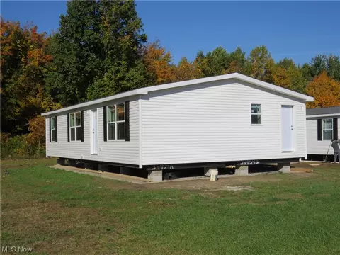 2660 Eagle Point Dr, Madison, OH 44057