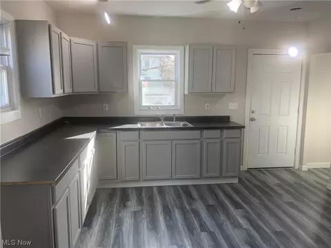 214 E 29 St, Lorain, OH 44055 photo 10