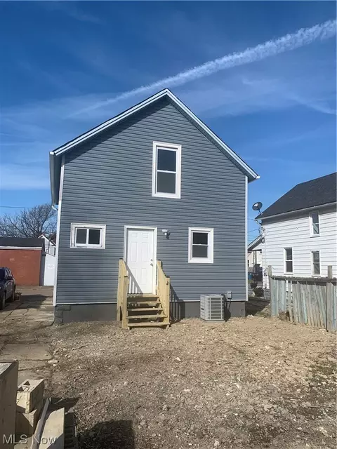 214 E 29 St, Lorain, OH 44055 photo 2