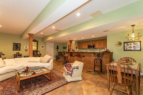 100 Eagle Point Dr, Lyndhurst, OH 44124 photo 24