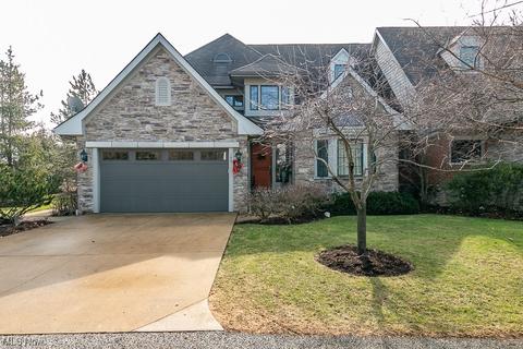 100 Eagle Point Dr, Lyndhurst, OH 44124 photo 1