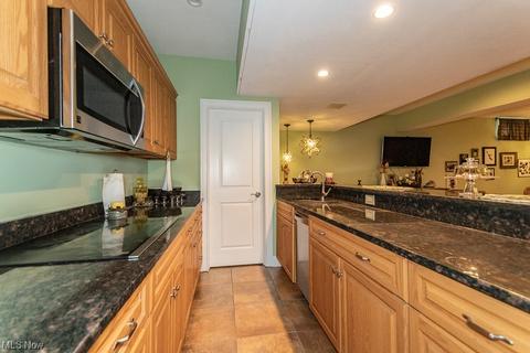 100 Eagle Point Dr, Lyndhurst, OH 44124 photo 28