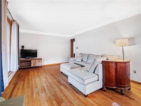 500 Nancy Dr, Berea, OH 44017 photo 3