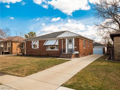500 Nancy Dr, Berea, OH 44017 photo 1