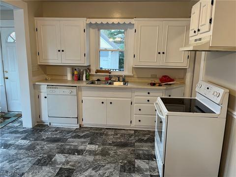5214 Stark Ave, Ashtabula, OH 44004 photo 3