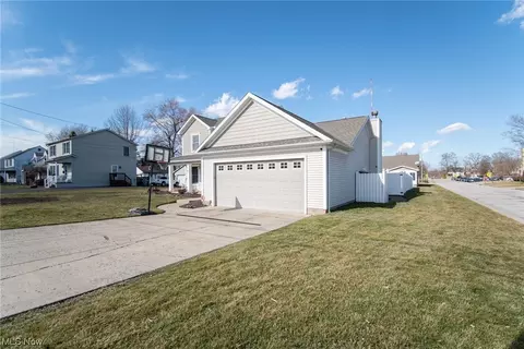 175 Creed St, Struthers, OH 44471 photo 2