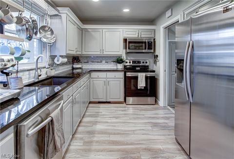 970 Twilight Dr, Seven Hills, OH 44131 photo 9