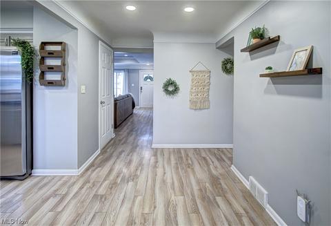970 Twilight Dr, Seven Hills, OH 44131 photo 8