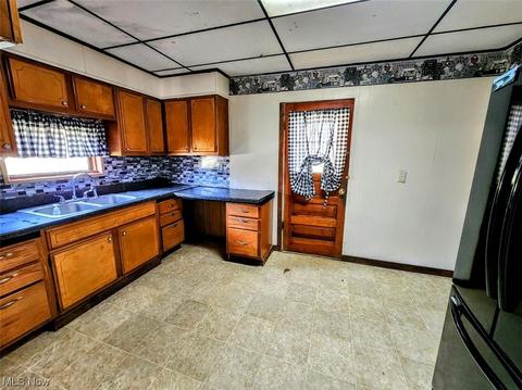 208 Pine St, Freeport, OH 43973 photo 9