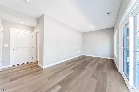 Living - 4292 River St, Willoughby, OH 44094 photo 5 of 6