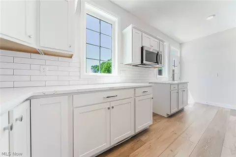 Kitchen - 4292 River St, Willoughby, OH 44094 photo 2 of 2
