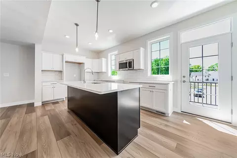 Kitchen - 4292 River St, Willoughby, OH 44094 photo 1 of 2