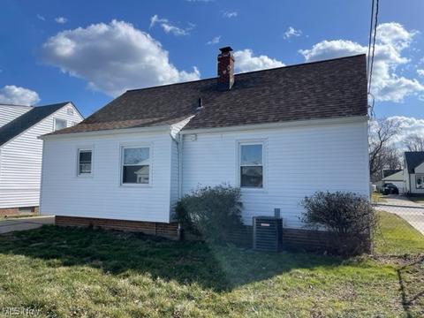29823 Phillips Ave, Wickliffe, OH 44092 photo 2