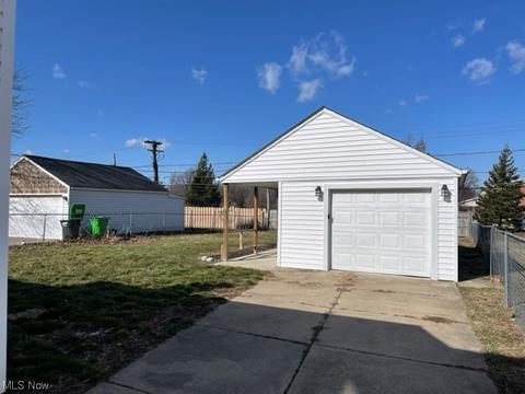 29823 Phillips Ave, Wickliffe, OH 44092 photo 3
