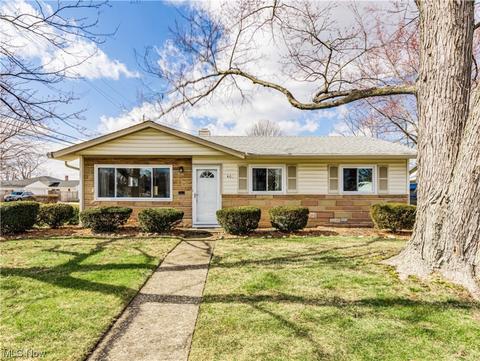 403 Walnut Dr, Berea, OH 44017 photo 1